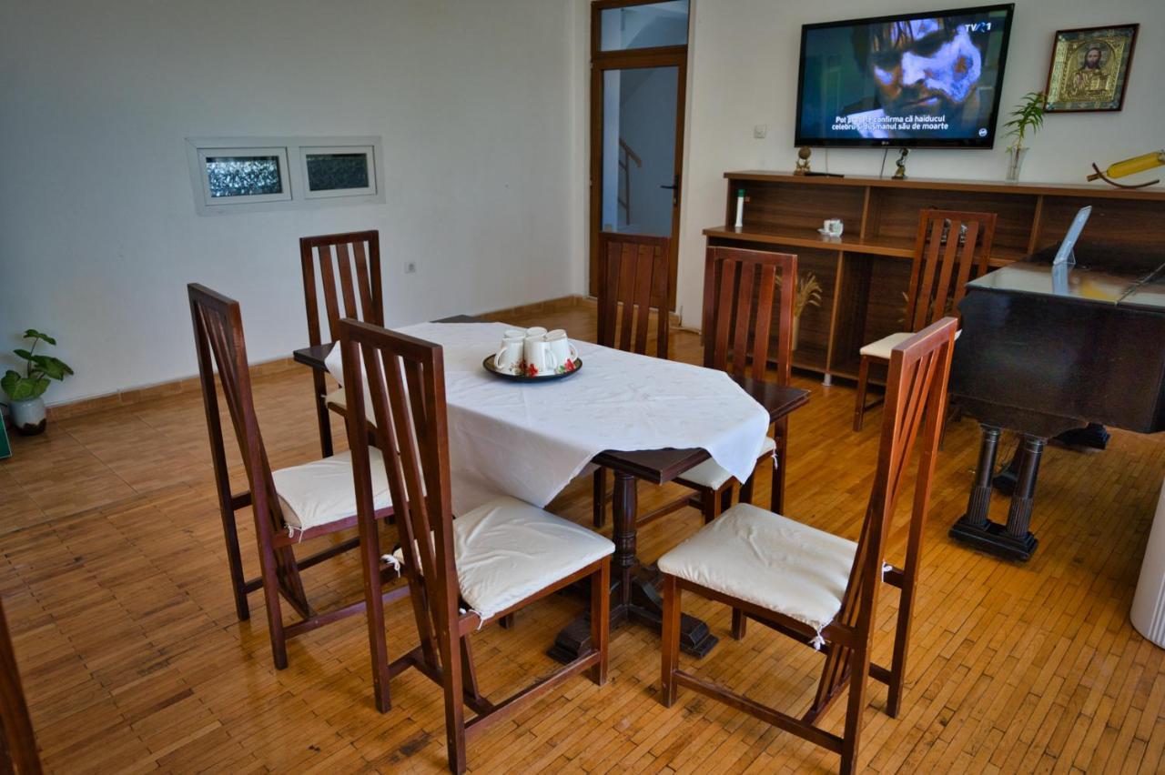 Vila Victoria Râmnicu Vâlcea Екстериор снимка